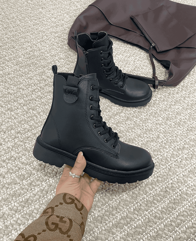 بوت زنانه مشکی بندی و زیپدار مدل نولیرا از Lopen Shoes