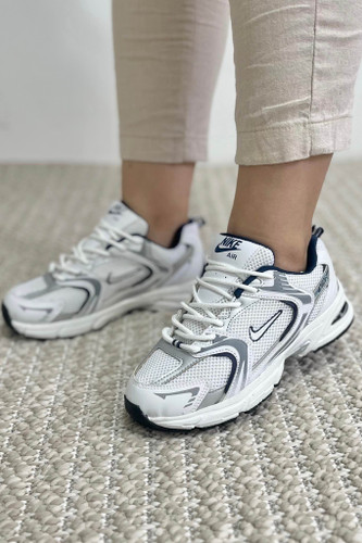 کتونی زنانه سفید سورمهای مدل اِلورا با زیره EVA مناسب پیادهروی