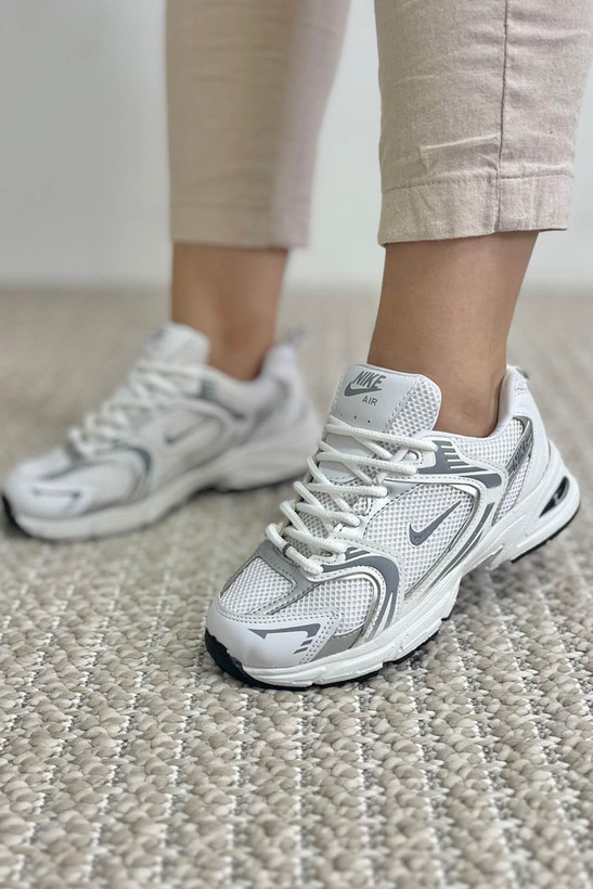 کتونی زنانه سفید نقرهای مدل اِلورا سبک و راحت با زیره EVA