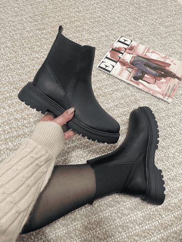 نیمبوت دخترانه مشکی فاکسلدر مدل کشدار با زیره سبک