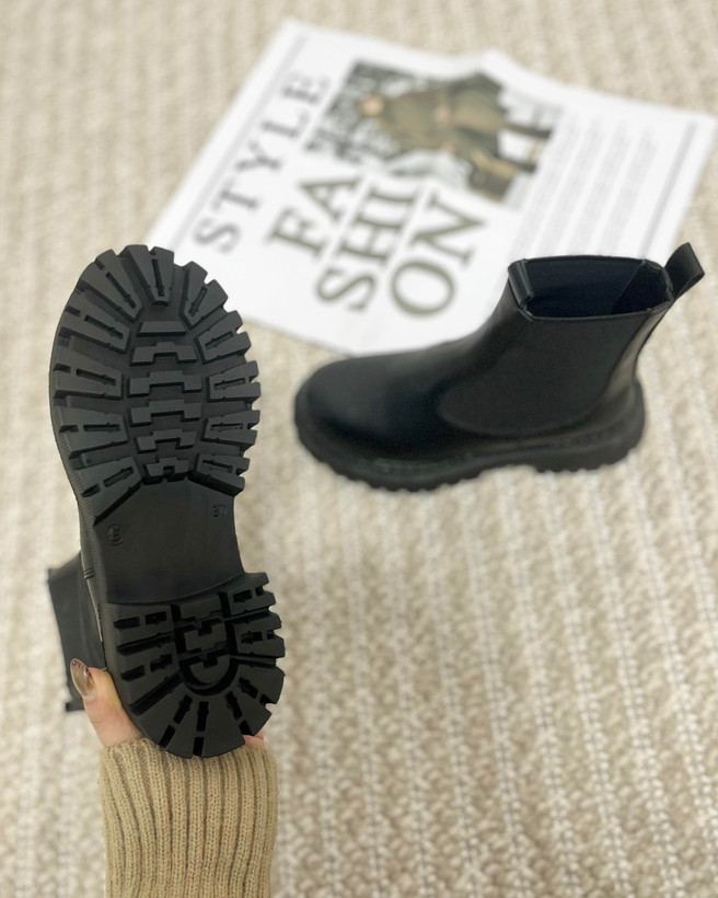 جزئیات زیره لژدار نیم بوت زنانه مناسب استفاده روزمره